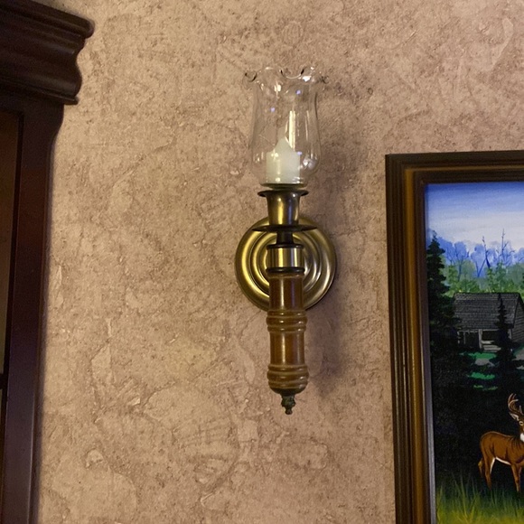 Vintage Homco Wall Sconce with Etched Glass Globe - Picture 5 of 13